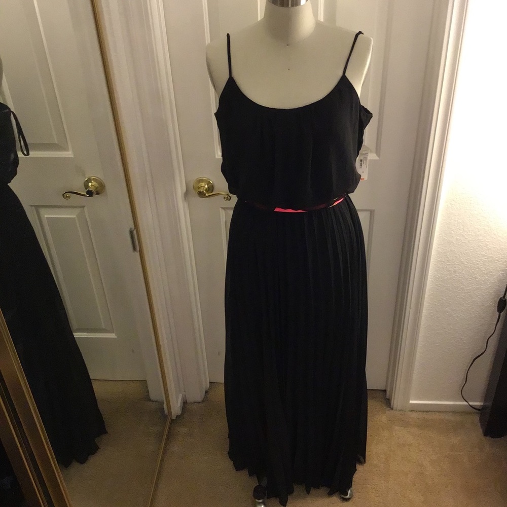 NWT Bisou Bisou JCP Black pleated maxi dress